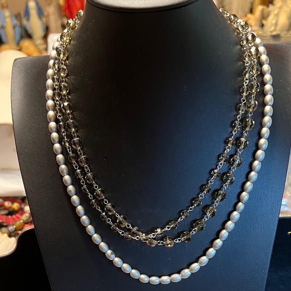 Elegant Faux Pearl and AB Bead Necklace - Picture 1 of 5